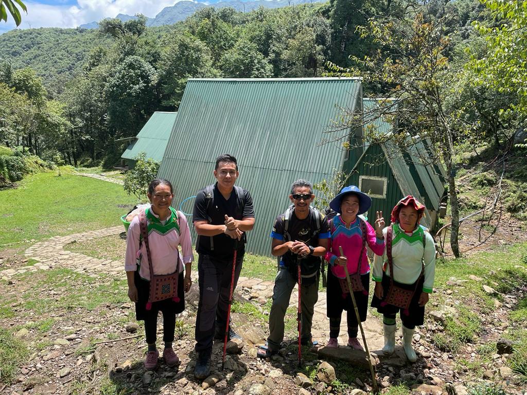 Fansipan climbing tour top