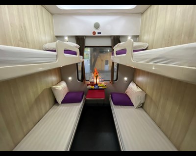 Violette Express Train Hanoi to Dong Hoi, Hue and Danang